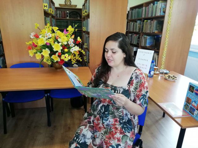 Sylwia Winnik na spotkaniu z młodymi czytelnikami