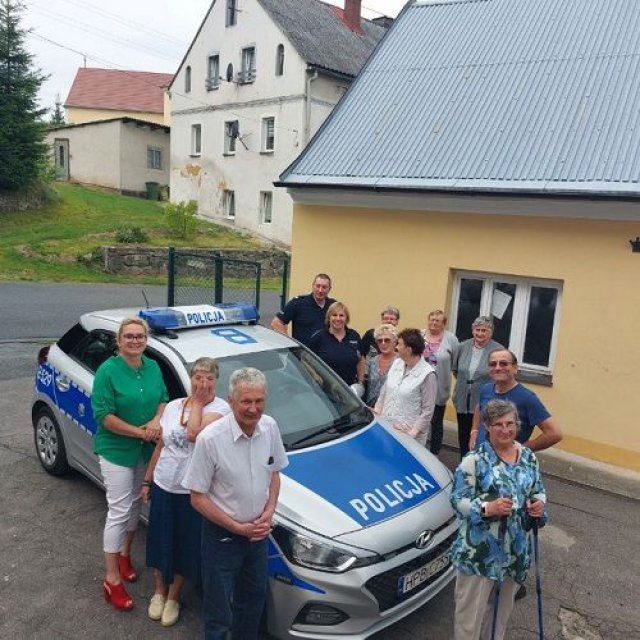 Policjanci spotkali się z seniorami z Dziennego Domu Aktywny Senior w Jaszkowej Górnej