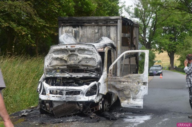 Pożar auta na ul. Bukowej w Szczytnej [Foto]