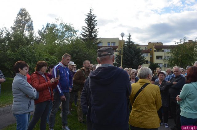 Płacimy spore pieniądze za czynsz, a teraz jeszcze te ogromne dopłaty. Mieszkańcy osiedla w Szczytnej żądają jasnych rozliczeń 