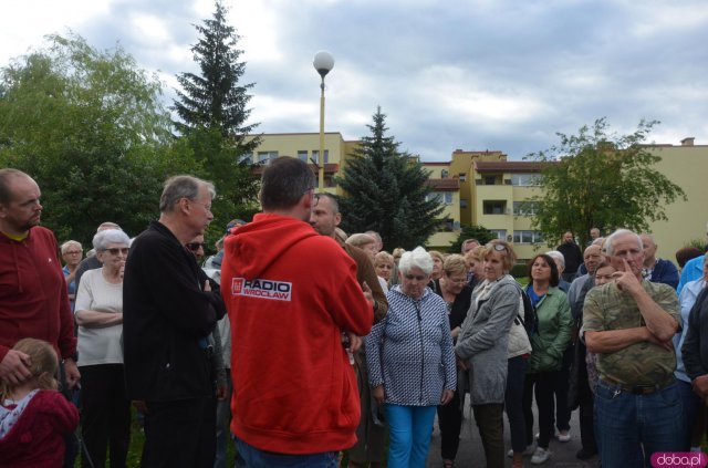 Płacimy spore pieniądze za czynsz, a teraz jeszcze te ogromne dopłaty. Mieszkańcy osiedla w Szczytnej żądają jasnych rozliczeń 
