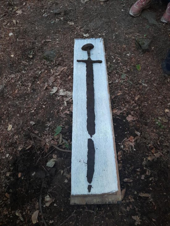 Unikatowe odkrycie w gminie Lewin Kłodzki. Znaleziono tysiącletni miecz 