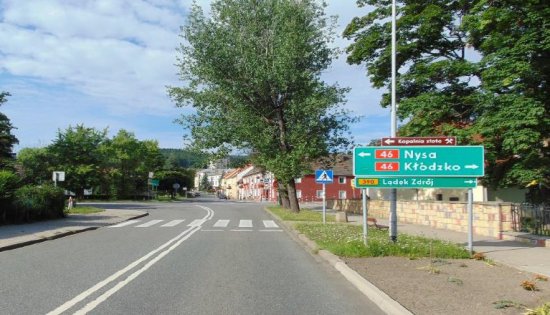 GDDKiA doświetli przejścia dla pieszych na drogach krajowych. W Międzylesiu i Szalejowie Górnym wybudowane zostaną chodniki