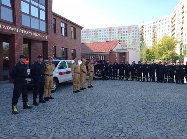 Polscy strażacy wyruszyli z pomocą do Francji. Wśród nich są ratownicy z powiatu kłodzkiego 