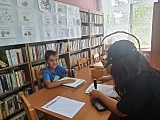 Dzieci w bibliotece w Krosnowicach