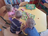 Dzieci w bibliotece w Krosnowicach
