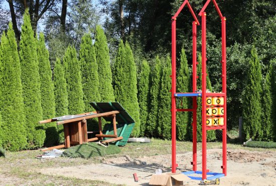 Trwa budowa placu zabaw w Wolanach oraz prace retencyjne w Chocieszowie i Słoszowie [Foto]