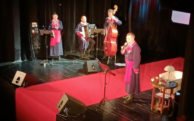 11.11.2022 Polanica-Zdrój, śpiewanie patriotyczne