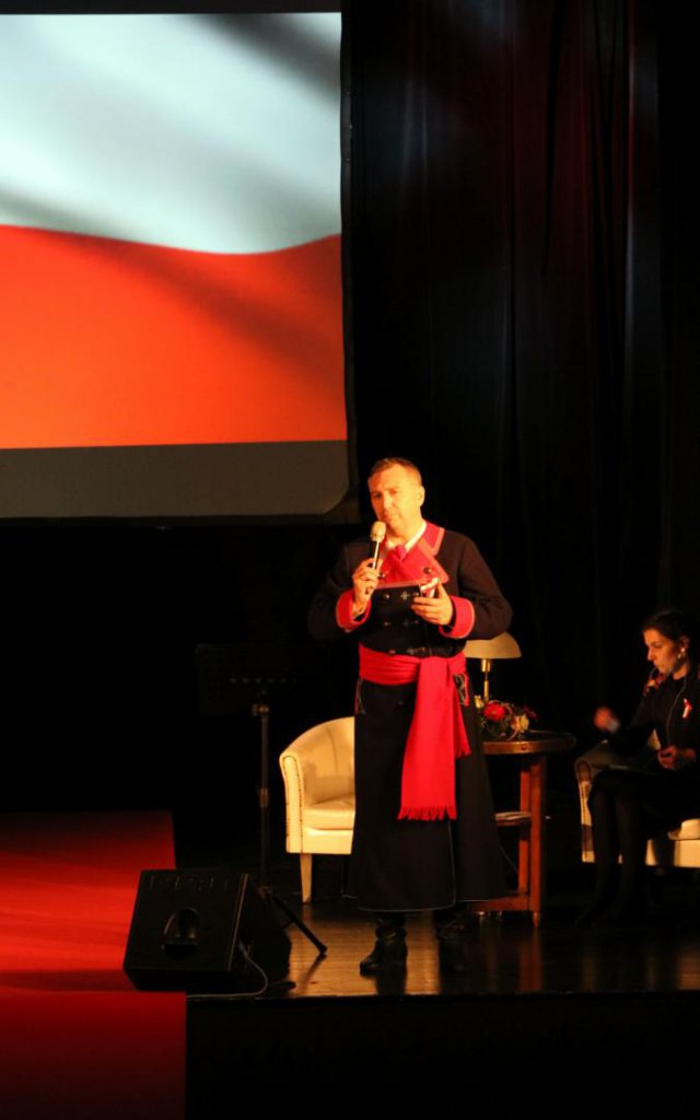 11.11.2022 Polanica-Zdrój, śpiewanie patriotyczne