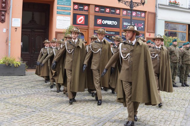 110 uczniów złożyło ślubowanie podczas obchodów Dnia Niepodległości [Foto]