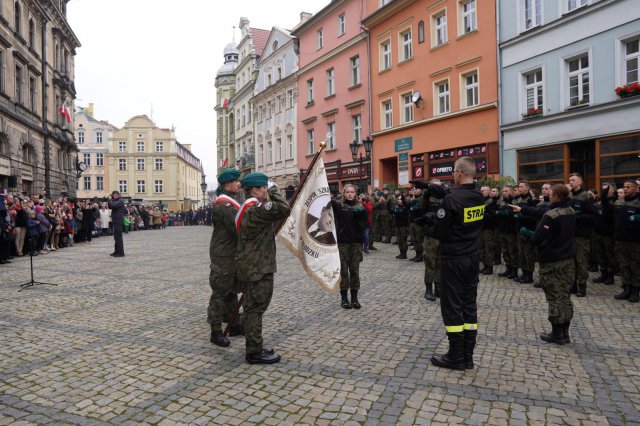 110 uczniów złożyło ślubowanie podczas obchodów Dnia Niepodległości [Foto]