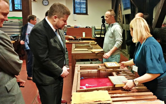 Aleš Michl w Muzeum Papiernictwa, 3.1.2022 Duszniki-Zdrój