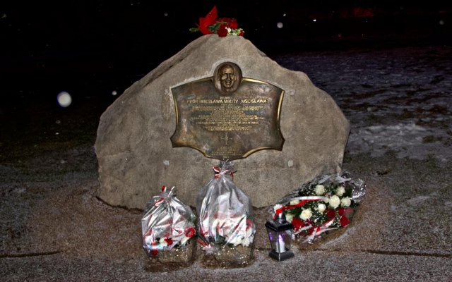 Odłonięcie tablicy poświęconej Wiesławowi Mikicie, Lądek-Zdrój 5.3.2023