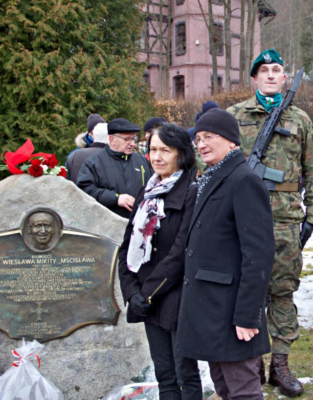 Odłonięcie tablicy poświęconej Wiesławowi Mikicie, Lądek-Zdrój 5.3.2023