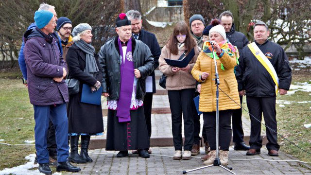 Odłonięcie tablicy poświęconej Wiesławowi Mikicie, Lądek-Zdrój 5.3.2023