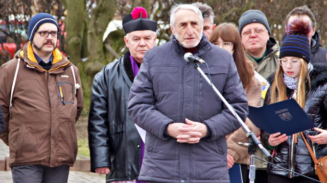 Odłonięcie tablicy poświęconej Wiesławowi Mikicie, Lądek-Zdrój 5.3.2023