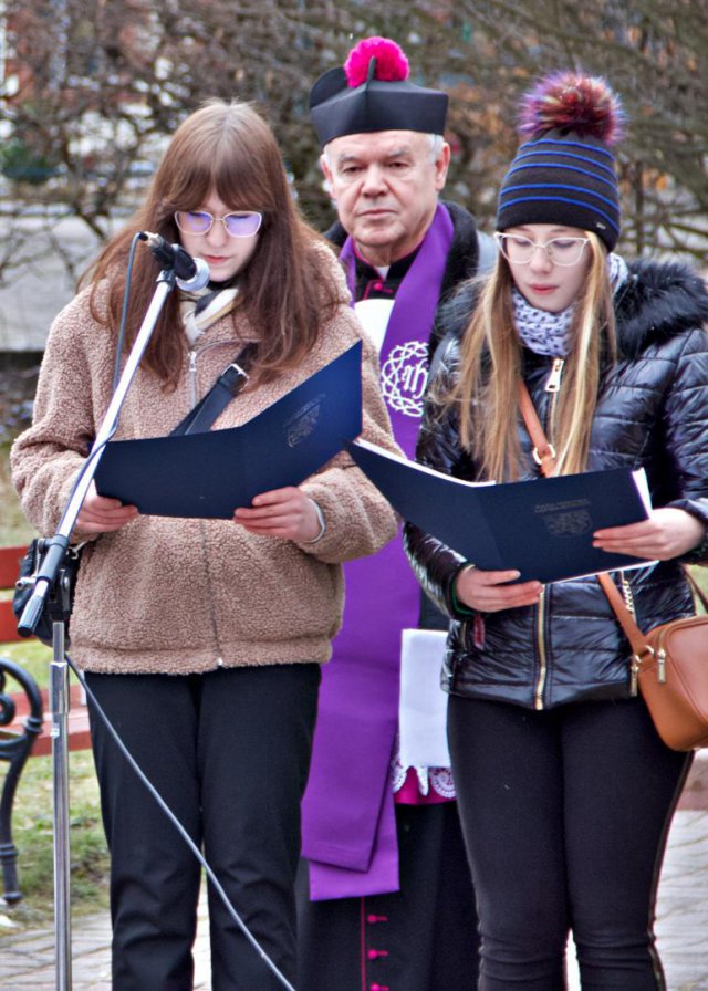 Odłonięcie tablicy poświęconej Wiesławowi Mikicie, Lądek-Zdrój 5.3.2023