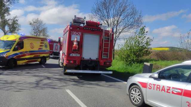 Samochodem uderzył w autobus. Ósemka zablokowana!