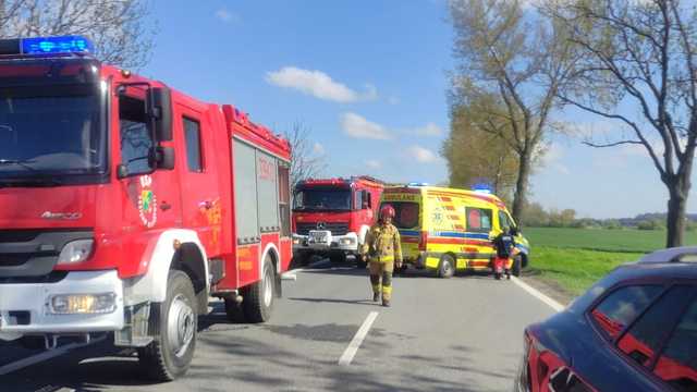 Samochodem uderzył w autobus. Ósemka zablokowana!