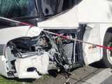 Samochodem uderzył w autobus. Ósemka zablokowana!
