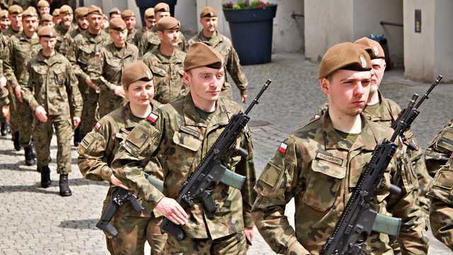 Przysięga nowych żołnierzy 16 Dolnośląskiej Brygady Obrony Terytorialnej. Kłodzko, 21.5.2023