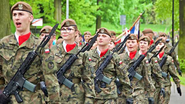 Przysięga nowych żołnierzy 16 Dolnośląskiej Brygady Obrony Terytorialnej. Kłodzko, 21.5.2023