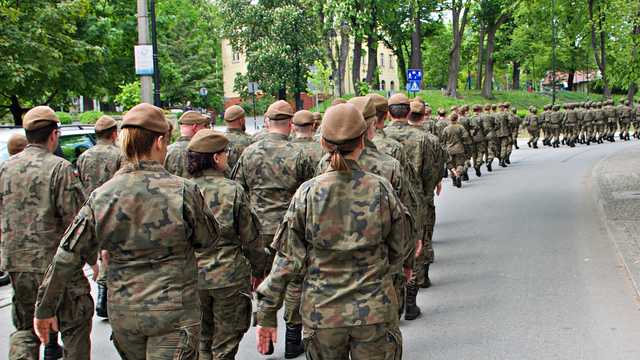 Przysięga nowych żołnierzy 16 Dolnośląskiej Brygady Obrony Terytorialnej. Kłodzko, 21.5.2023