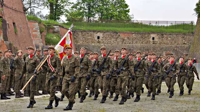 Przysięga nowych żołnierzy 16 Dolnośląskiej Brygady Obrony Terytorialnej. Kłodzko, 21.5.2023