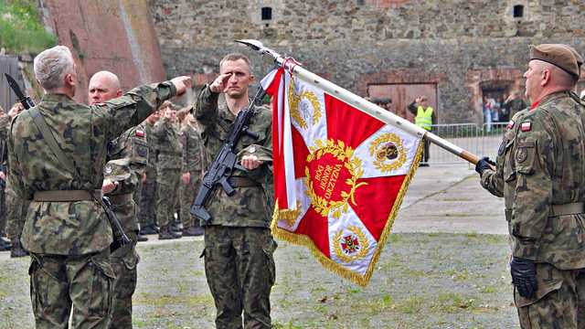 Przysięga nowych żołnierzy 16 Dolnośląskiej Brygady Obrony Terytorialnej. Kłodzko, 21.5.2023