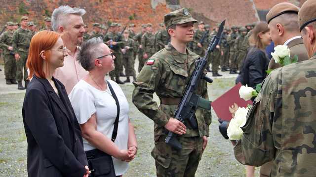 Przysięga nowych żołnierzy 16 Dolnośląskiej Brygady Obrony Terytorialnej. Kłodzko, 21.5.2023