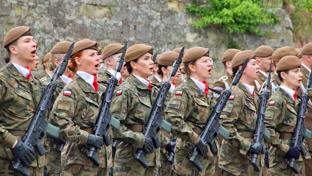 Przysięga nowych żołnierzy 16 Dolnośląskiej Brygady Obrony Terytorialnej. Kłodzko, 21.5.2023