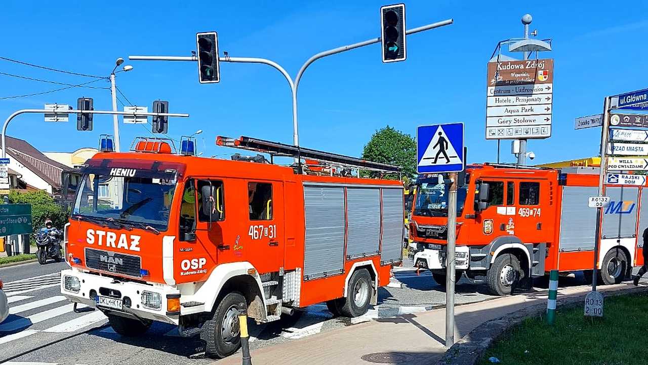W centrum Kudowy-Zdroju zapaliła się ciężarowka, 31.5.2023
