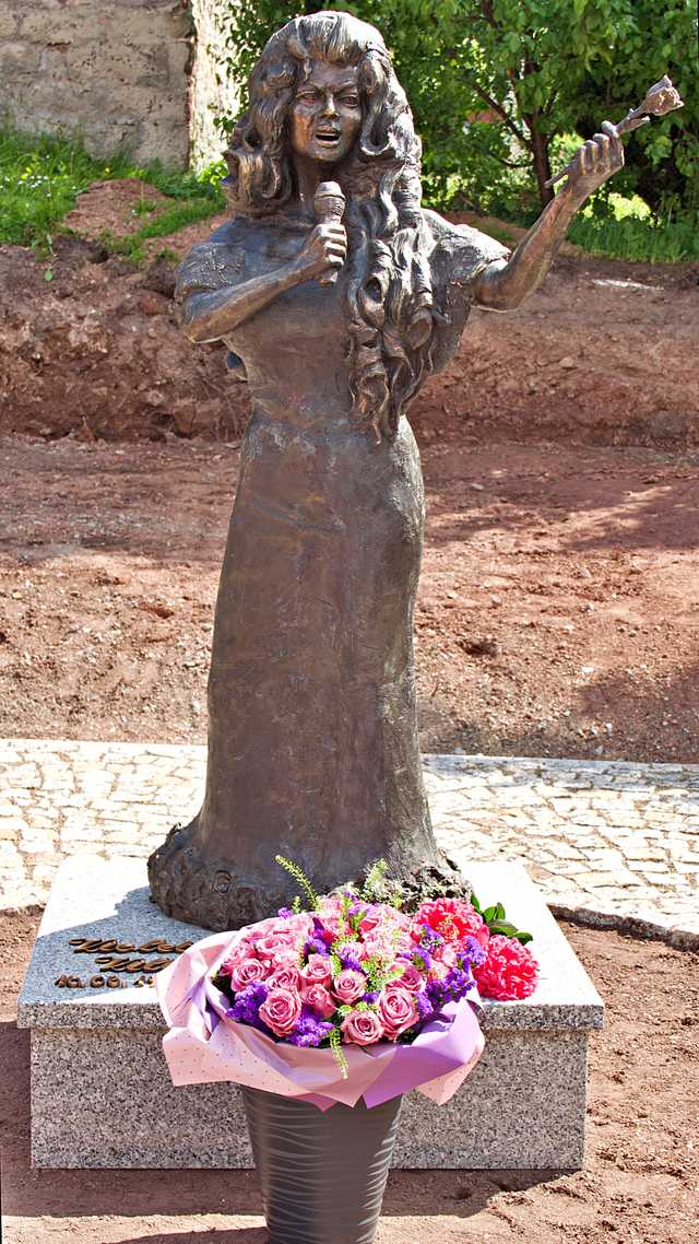 Odsłonięcie pomnika Violett Villas. Lewin Kłodzki, 10.6.2023