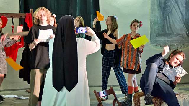 Grupa teatralna Dzikie Koty, próba spektaklu. Kłodzko, 13.6.2023