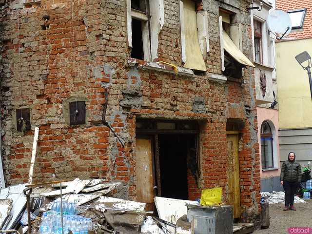 [WIDEO/FOTO] Tragiczna sytuacja powodziowa w Kłodzku: Zniszczone ulice, budynki i wszechobecny szlam