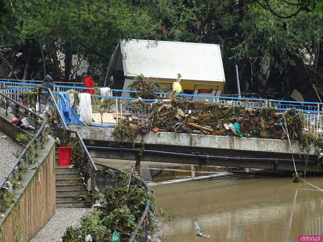 [WIDEO/FOTO] Tragiczna sytuacja powodziowa w Kłodzku: Zniszczone ulice, budynki i wszechobecny szlam