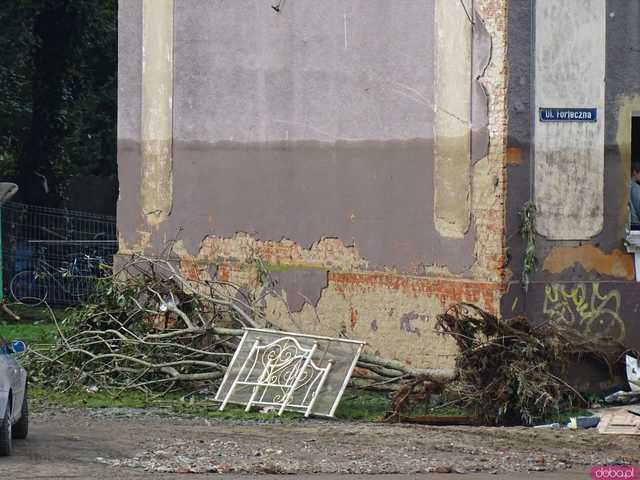 [WIDEO/FOTO] Tragiczna sytuacja powodziowa w Kłodzku: Zniszczone ulice, budynki i wszechobecny szlam