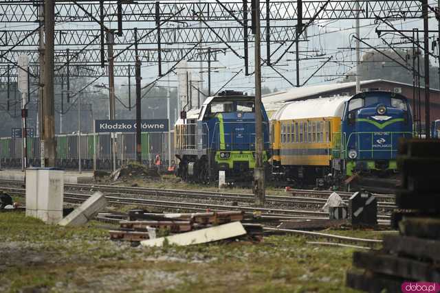 [WIDEO/FOTO] Tragiczna sytuacja powodziowa w Kłodzku: Zniszczone ulice, budynki i wszechobecny szlam