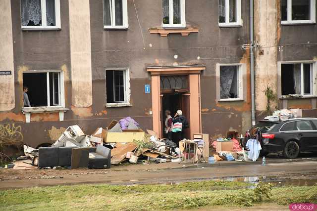 [WIDEO/FOTO] Tragiczna sytuacja powodziowa w Kłodzku: Zniszczone ulice, budynki i wszechobecny szlam