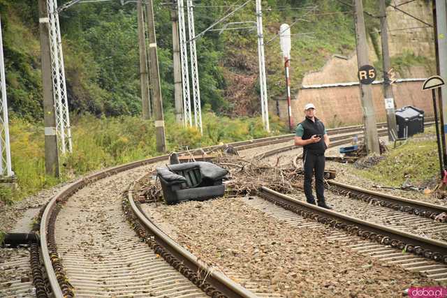 [WIDEO/FOTO] Tragiczna sytuacja powodziowa w Kłodzku: Zniszczone ulice, budynki i wszechobecny szlam