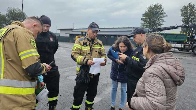 [FOTO] Na terenie bazy PKS-u przekazywane są dary dla powodzian. Pomóc może każdy
