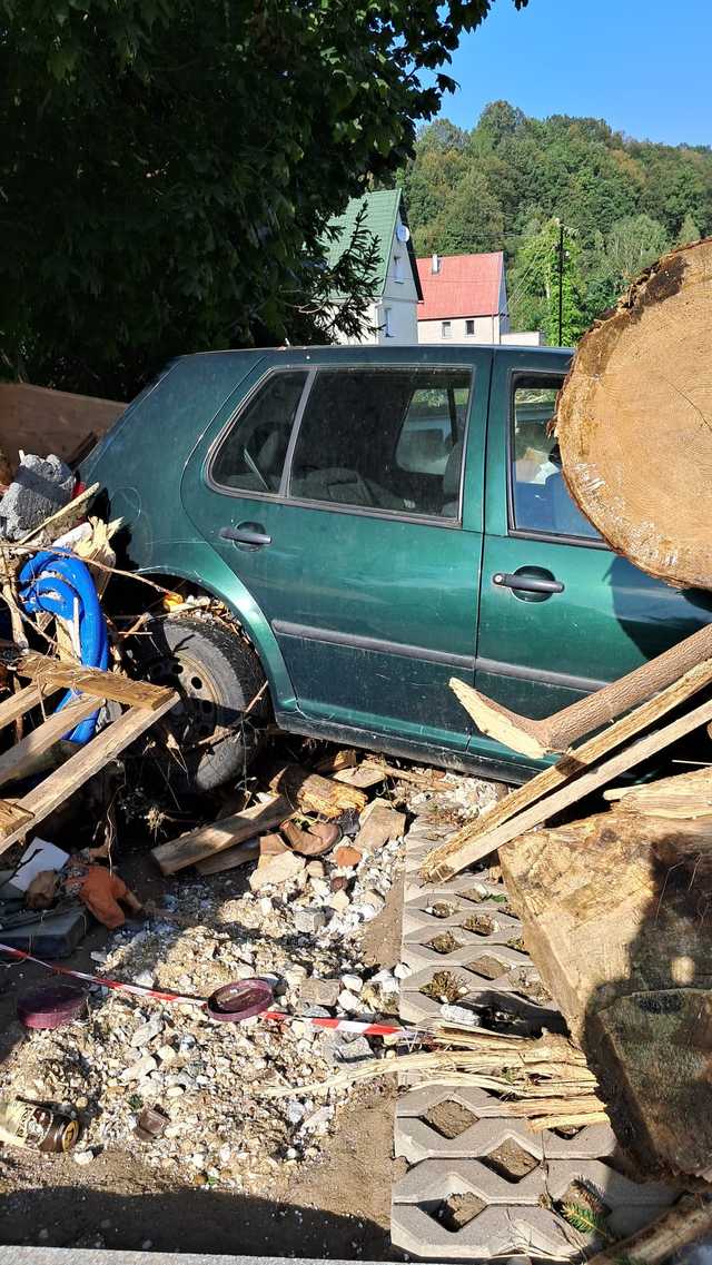 [WIDEO/FOTO] Lądek-Zdrój pogrążony po powodzi. Postapokaliptyczny obraz miasta, które nawiedził żywioł