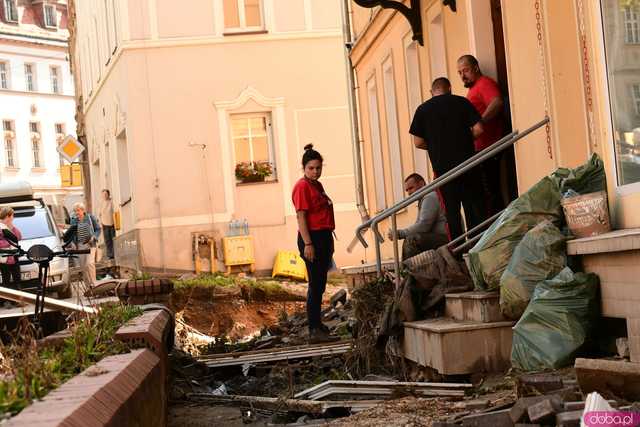 [WIDEO/FOTO] Lądek-Zdrój pogrążony po powodzi. Postapokaliptyczny obraz miasta, które nawiedził żywioł