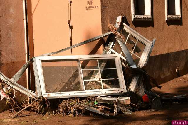 [WIDEO/FOTO] Lądek-Zdrój pogrążony po powodzi. Postapokaliptyczny obraz miasta, które nawiedził żywioł