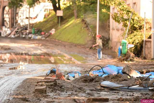 [WIDEO/FOTO] Lądek-Zdrój pogrążony po powodzi. Postapokaliptyczny obraz miasta, które nawiedził żywioł