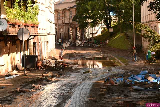 [WIDEO/FOTO] Lądek-Zdrój pogrążony po powodzi. Postapokaliptyczny obraz miasta, które nawiedził żywioł