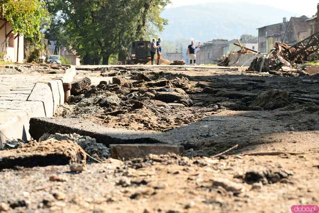 [WIDEO/FOTO] Lądek-Zdrój pogrążony po powodzi. Postapokaliptyczny obraz miasta, które nawiedził żywioł