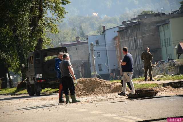 [WIDEO/FOTO] Lądek-Zdrój pogrążony po powodzi. Postapokaliptyczny obraz miasta, które nawiedził żywioł
