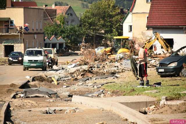 [WIDEO/FOTO] Lądek-Zdrój pogrążony po powodzi. Postapokaliptyczny obraz miasta, które nawiedził żywioł