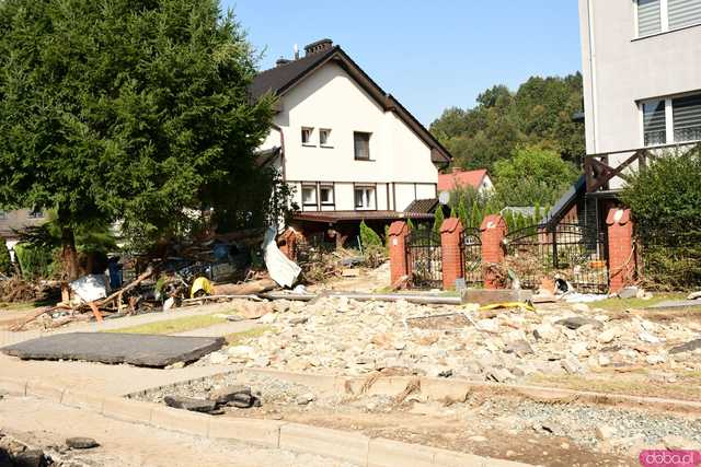 [WIDEO/FOTO] Lądek-Zdrój pogrążony po powodzi. Postapokaliptyczny obraz miasta, które nawiedził żywioł